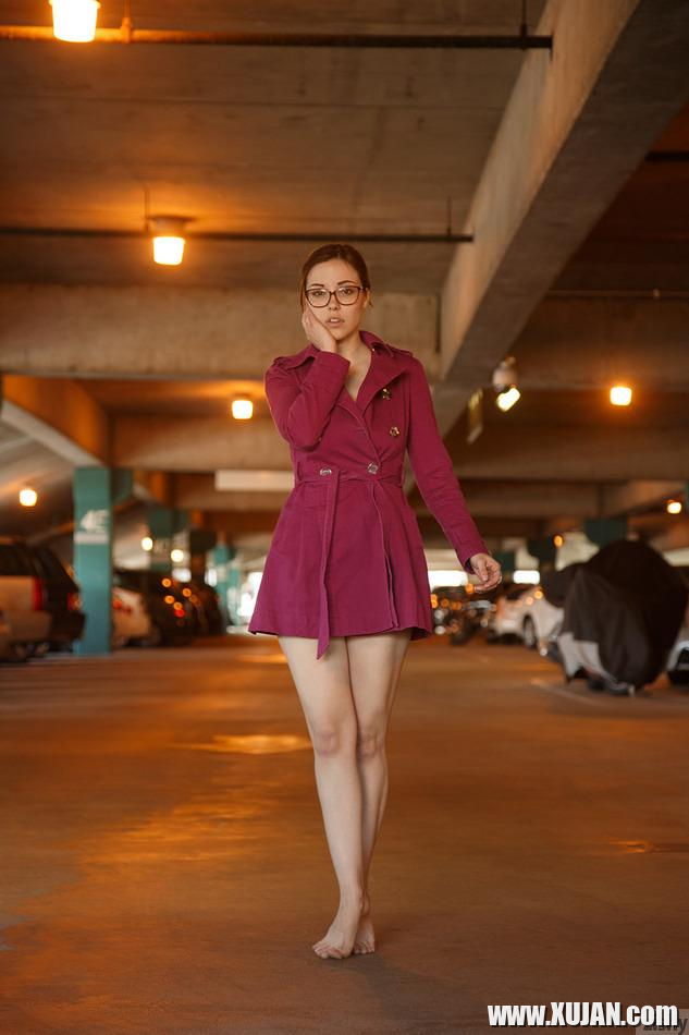 Hot college girl Elizabeth Marxs strips nude in public - Photo #2107005