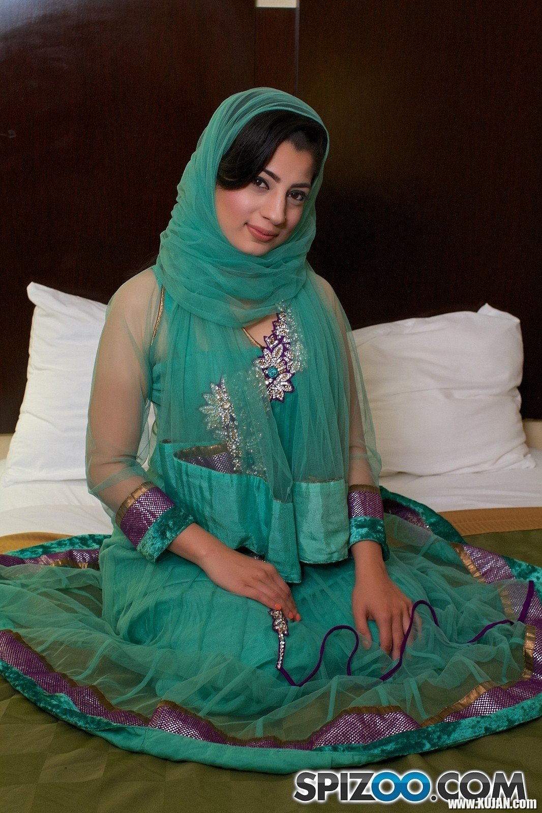 The super sexy Middle Eastern Nadia Alishe is a young girl she is 22 years old The story is that she promised me a surprise since early in the morning with no reason When we arrived at her house in the afternoon she told me that she wanted to see m - Photo #2118686
