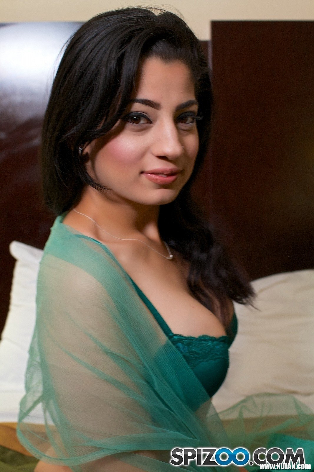 The super sexy Middle Eastern Nadia Alishe is a young girl she is 22 years old The story is that she promised me a surprise since early in the morning with no reason When we arrived at her house in the afternoon she told me that she wanted to see m - Photo #2118688