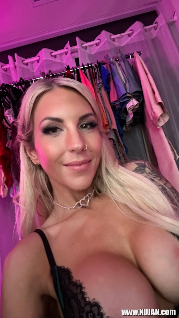Hot Blonde Big Tits OnlyFans Model - Photo #2121279