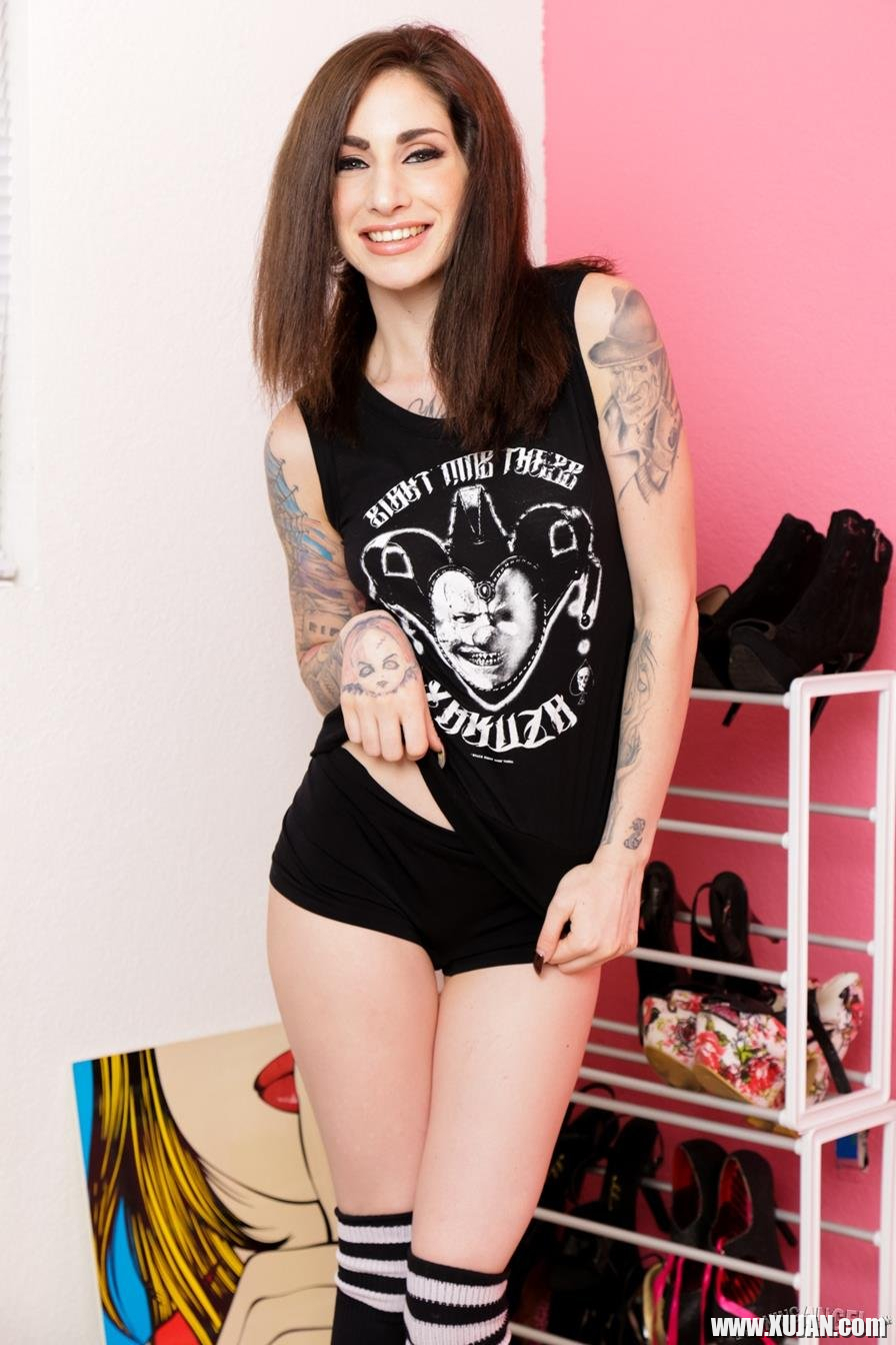 Petite Alt Model Sheena Rose spreading her Cunt - Photo #2126119
