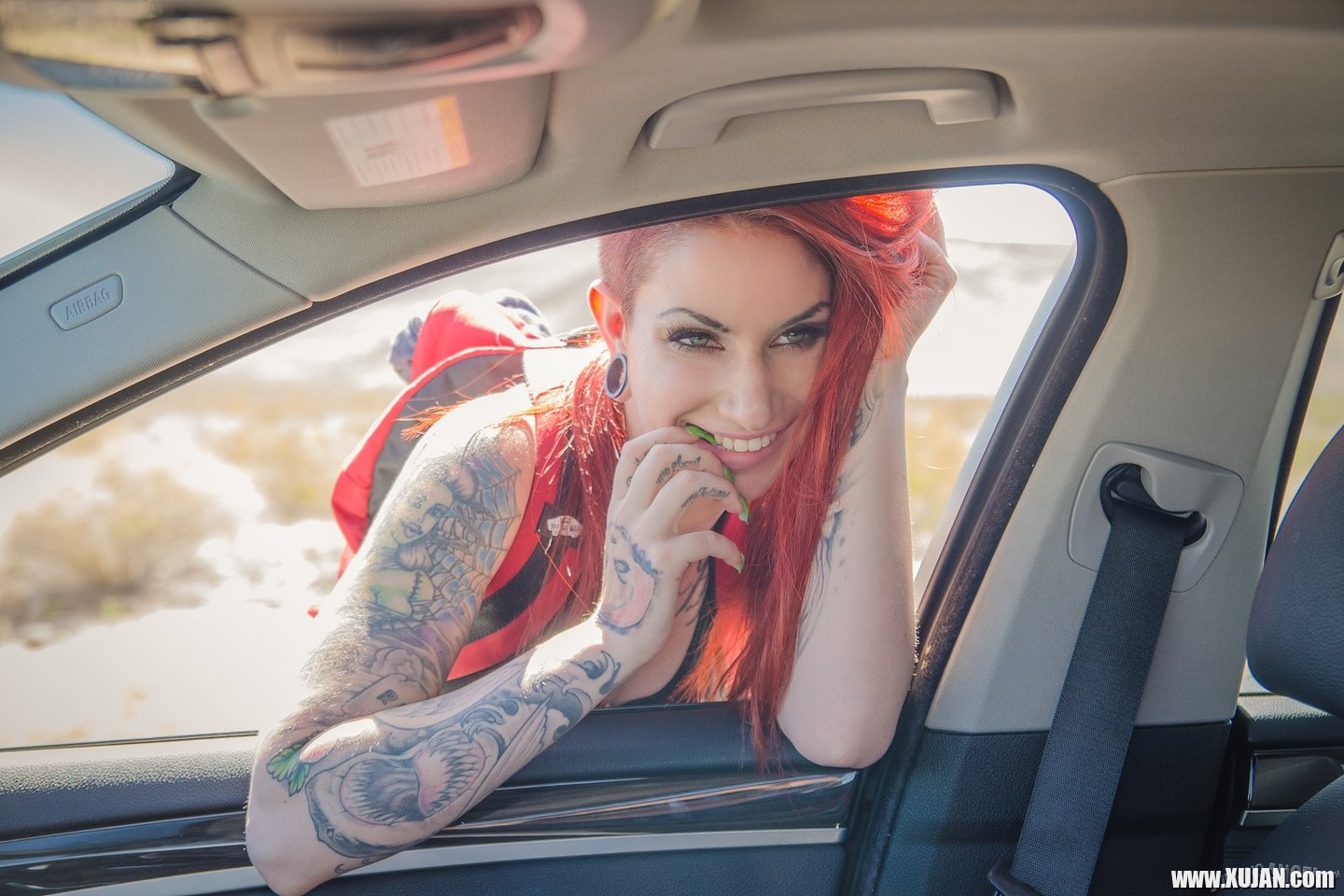 Hitchhiker Sheena Rose gets fucked in the Desert - Photo #2126167