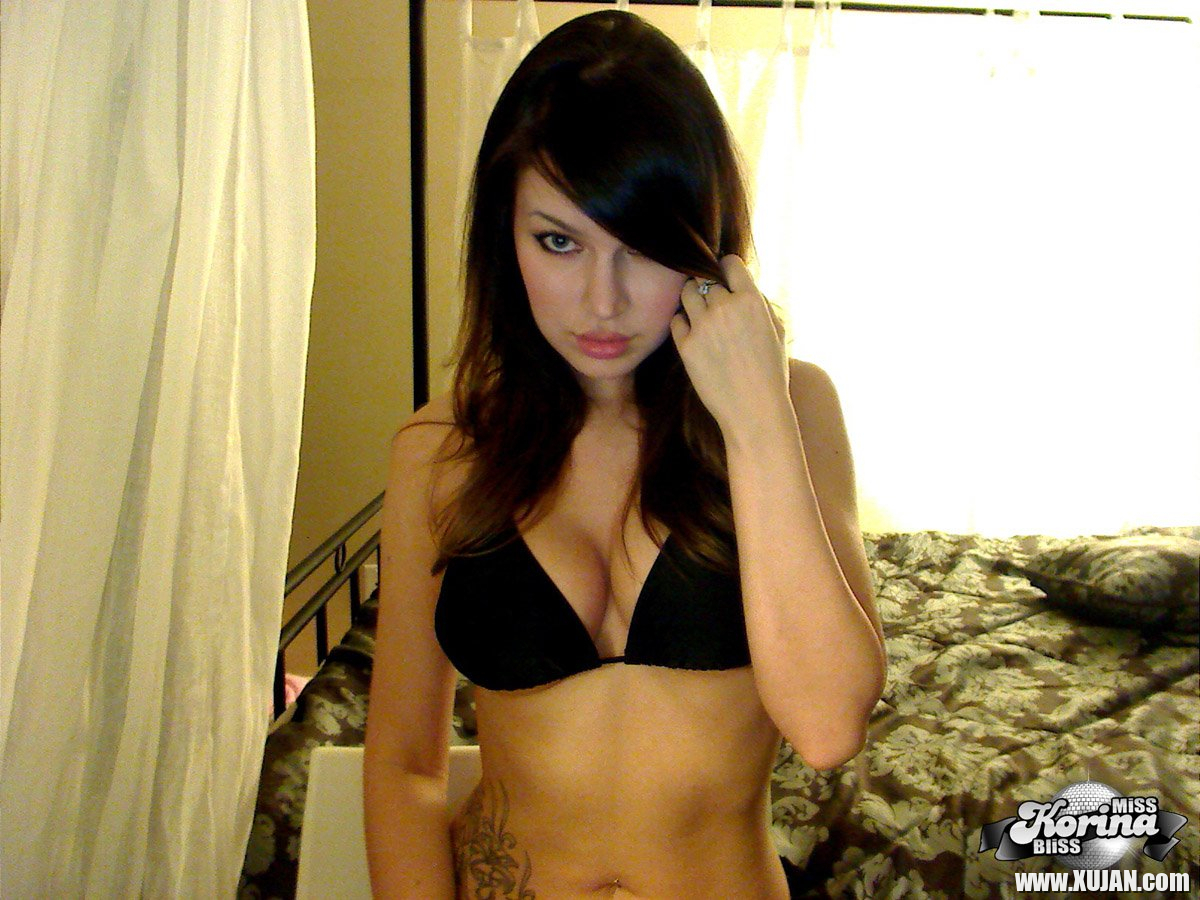 Sexy Korina Bliss posing for her Webcam showing her Tattoo - Photo #2138619