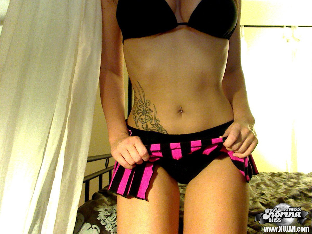 Sexy Korina Bliss posing for her Webcam showing her Tattoo - Photo #2138621