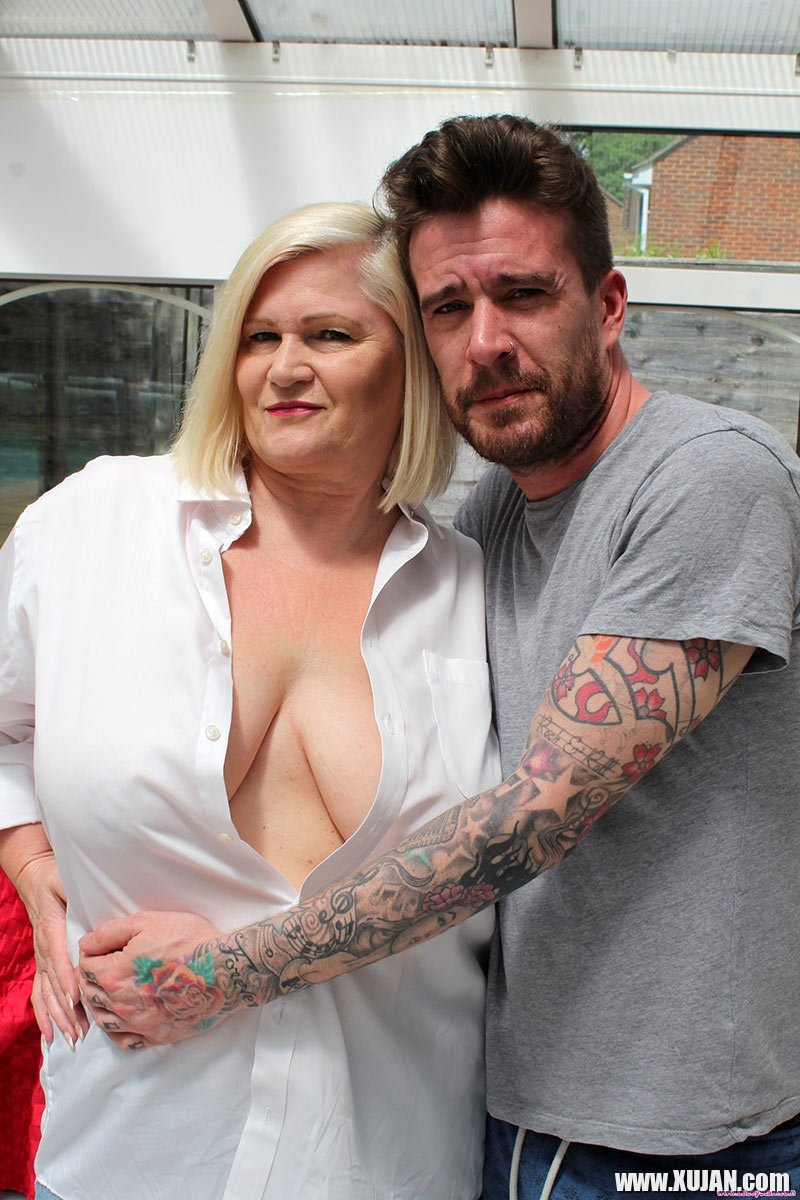 Granny Lacey is all about artthe art of fucking that is She is quite quick to get her male model naked cock hard and deep drillin into her wet twat - Photo #2141685