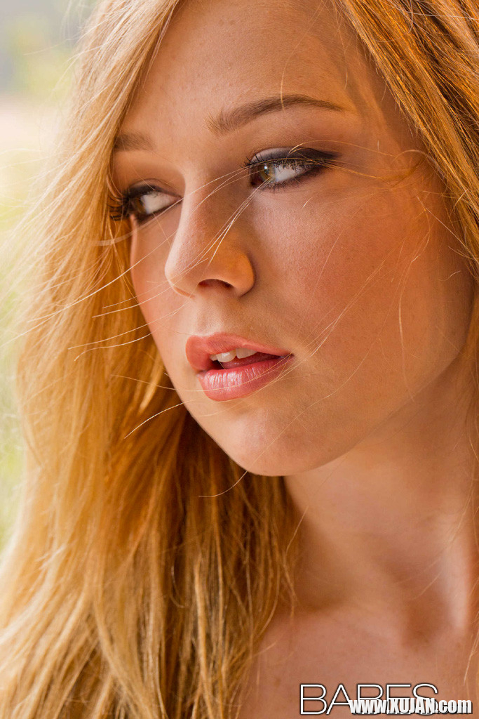 Alaina Fox stripping naked in the early morning sunlight - Photo #2142915