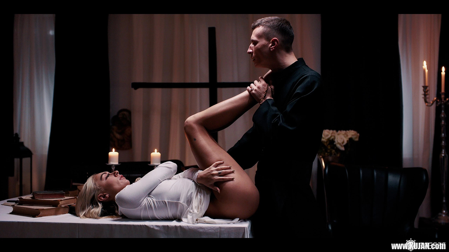 Charlie Dean and Chloe Temple fuck in low light - Photo #2143006