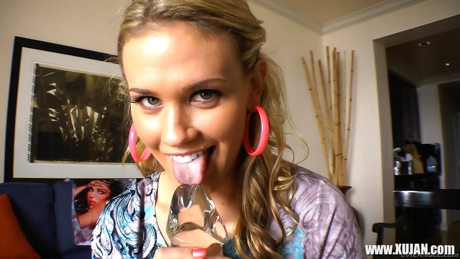 Roxy Raye loves to stuff toys into her bottomless ass - Photo #2146686