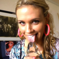 Roxy Raye loves to stuff toys into her bottomless ass