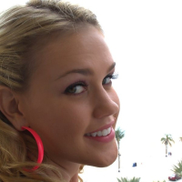 Roxy Raye slides down her panty