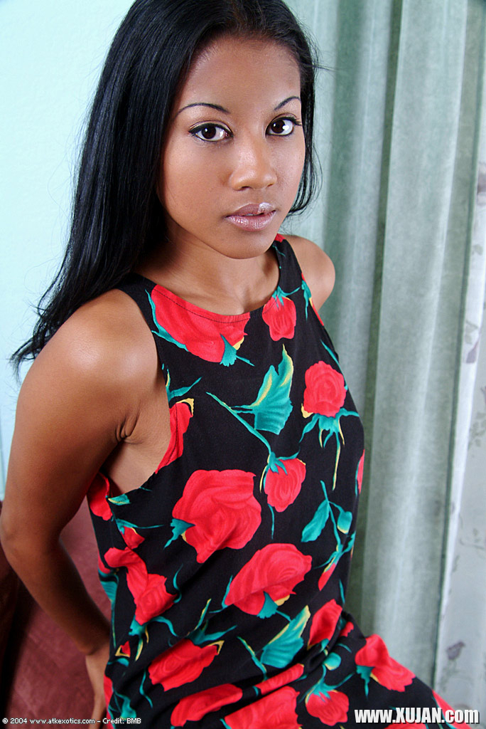 Black beauty Lily sporting pretty pink pussy after stretching of labia lips - Photo #2147104