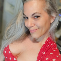 Pretty MILF mets krtsqerov