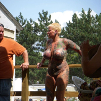 Merk tikiny patvats dajvatsqnerov ev intim pirsingnerov nudistneri ev aylaservatsneri paratonum