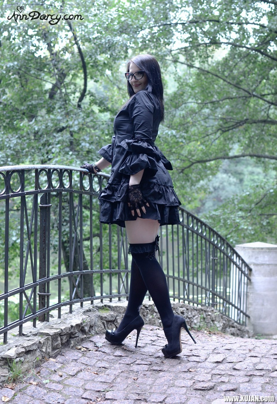 Goth chick Ann Darcy flashing her nice butt outdoors - Photo #2149648