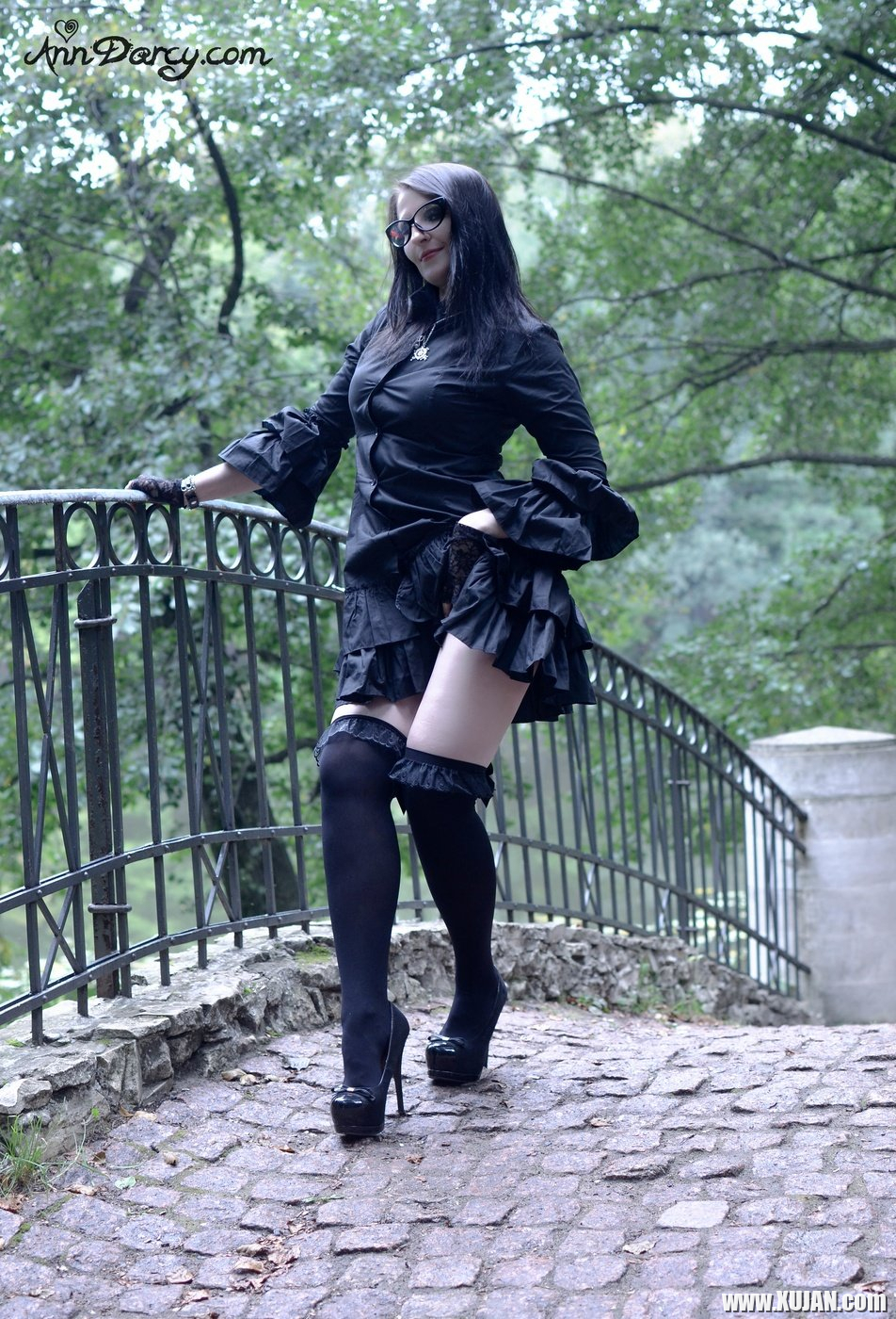 Goth chick Ann Darcy flashing her nice butt outdoors - Photo #2149649