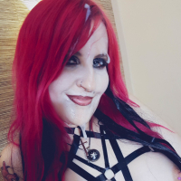 Ann Darcy loves sucking Dicks and getting Facials