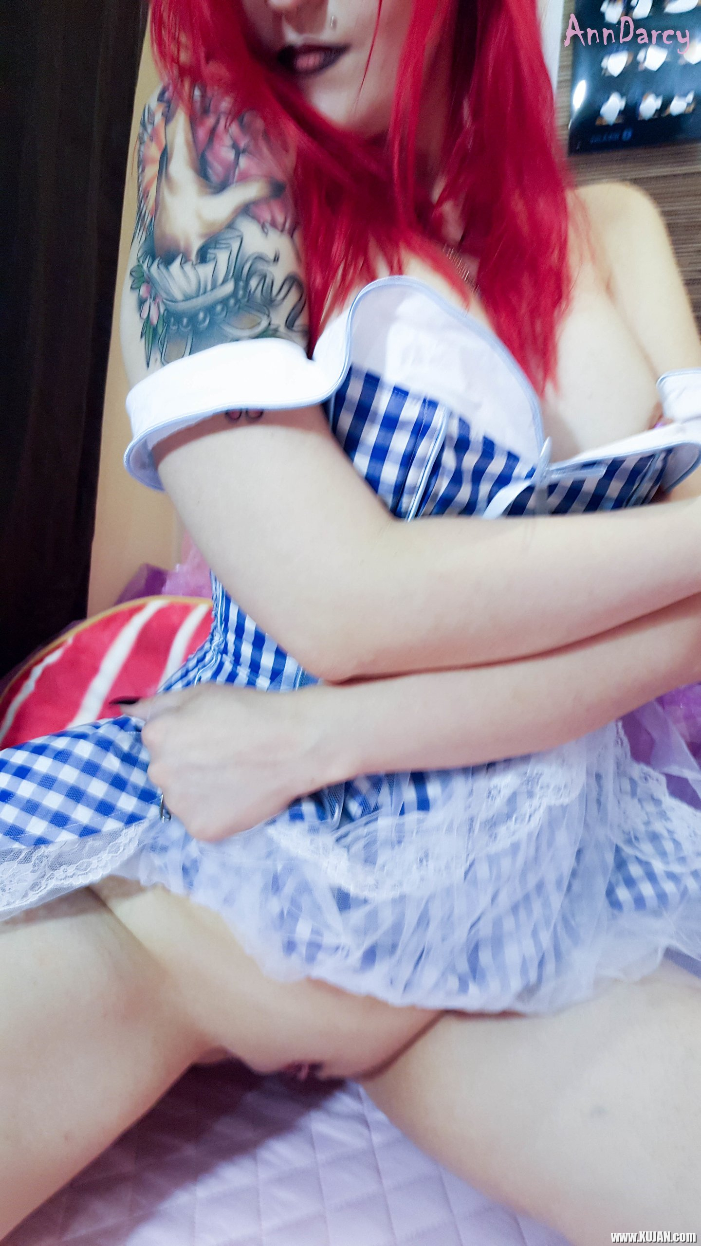 Stunning Redhead Ann Darcy reveals her bald Muff - Photo #2149762