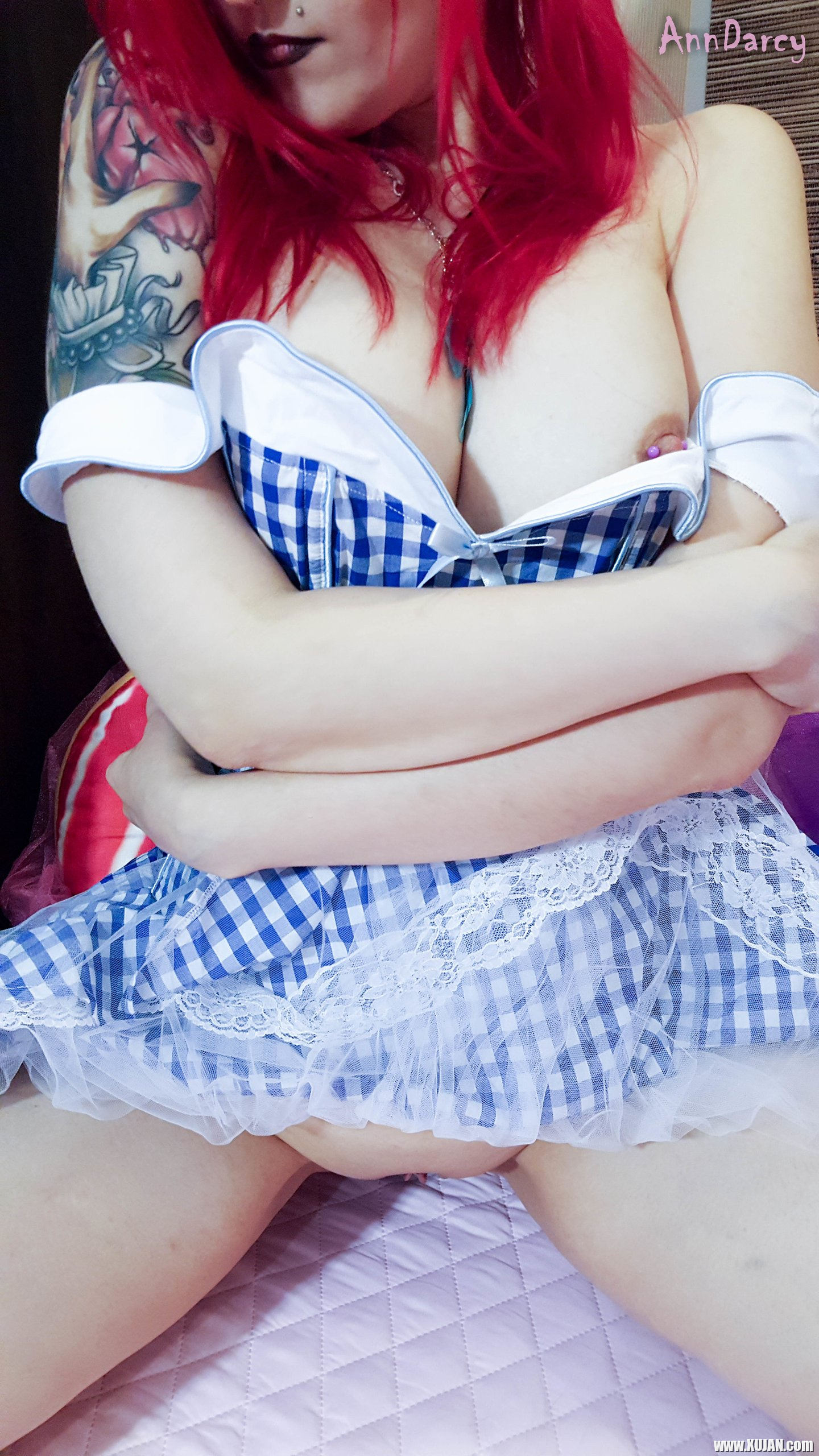 Stunning Redhead Ann Darcy reveals her bald Muff - Photo #2149764
