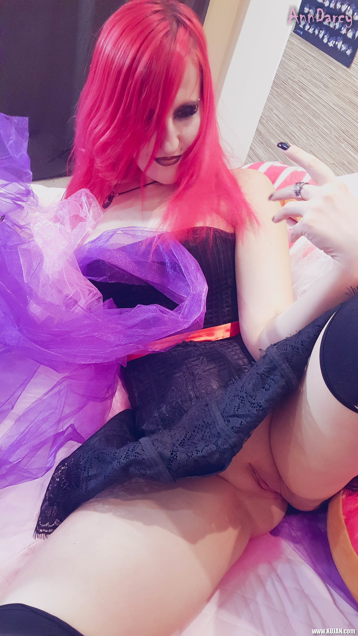 Redhead Babe Ann Darcy exposes her wet Pussy - Photo #2149801