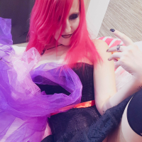 Redhead Babe Ann Darcy exposes her wet Pussy