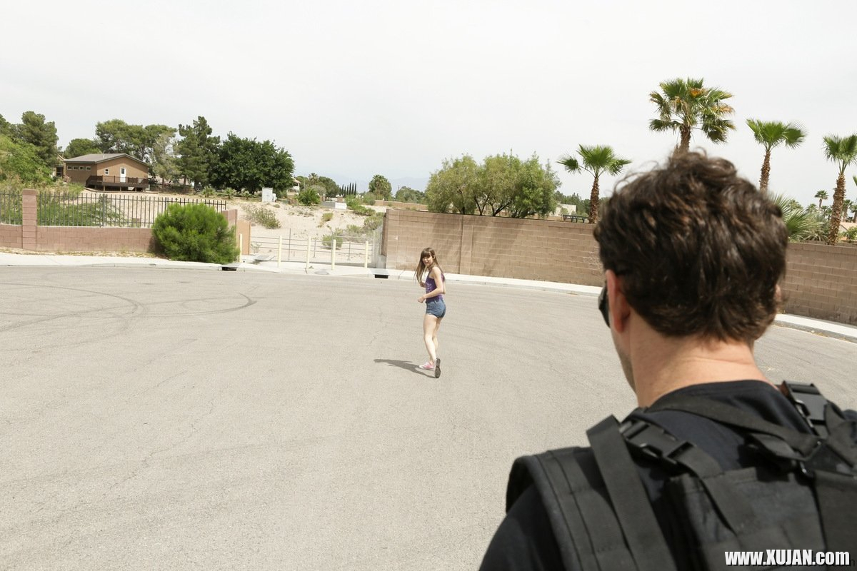 Alexa Nova is on the run from Preston Parker a bounty hunter whos determined to bring her in to face the charges against her When he finally catches up to her Preston wrestles her into the car and takes her back to his office to finish up paperwork W - Photo #2170352