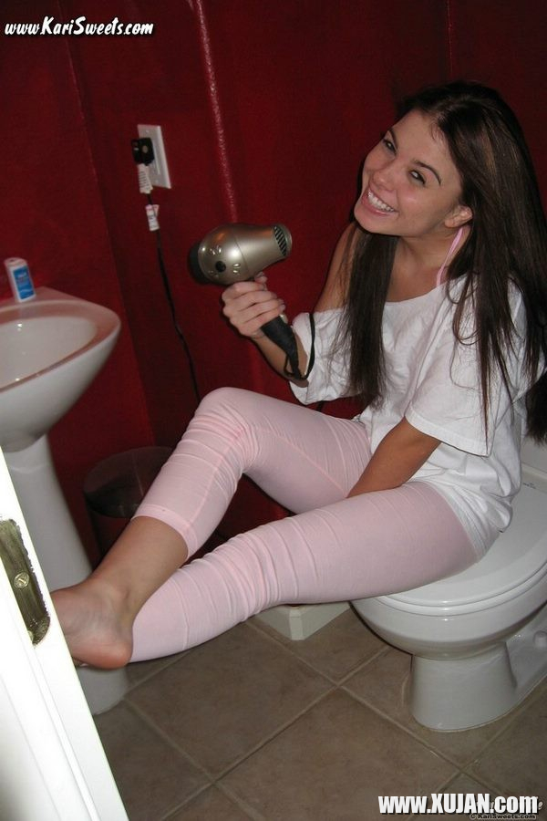 Beautiful Tight Kari Sweets in pink caught on the toilet - Photo #2176906