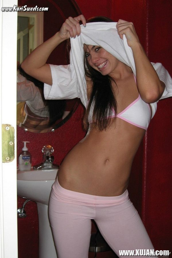 Beautiful Tight Kari Sweets in pink caught on the toilet - Photo #2176908
