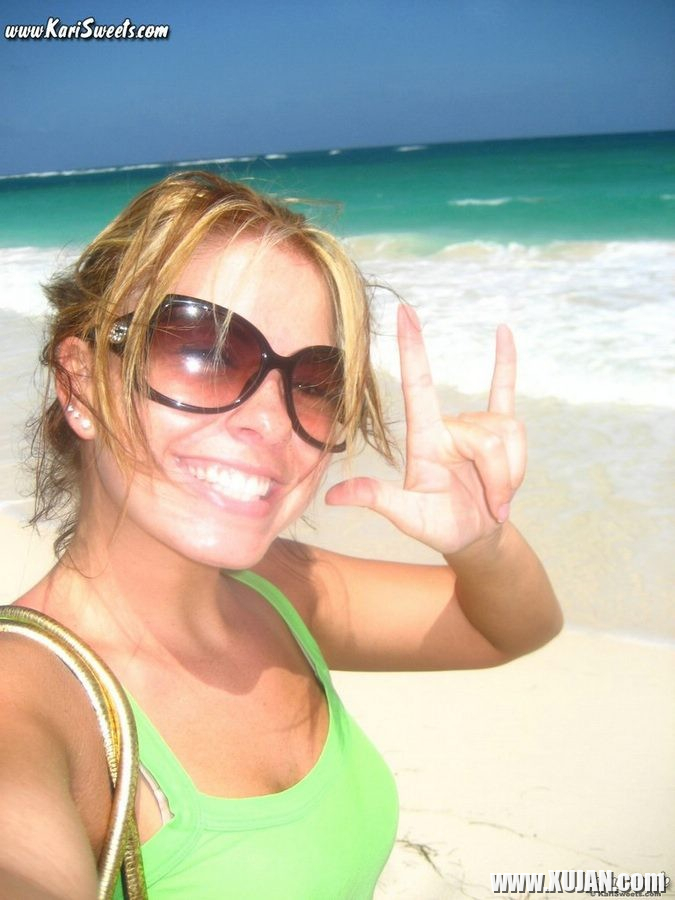 Kari Sweets in Puerto Rico enjoing some beer in a bikini - Photo #2176924