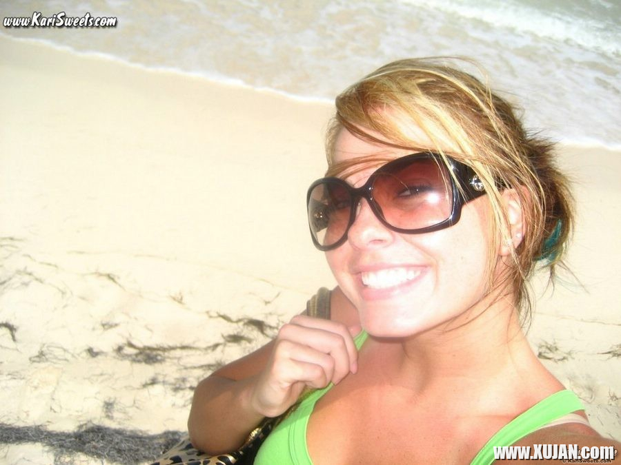 Kari Sweets in Puerto Rico enjoing some beer in a bikini - Photo #2176925