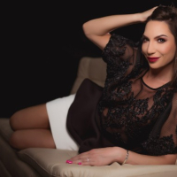 HOT MILF Mythica Legend debyutayin albom