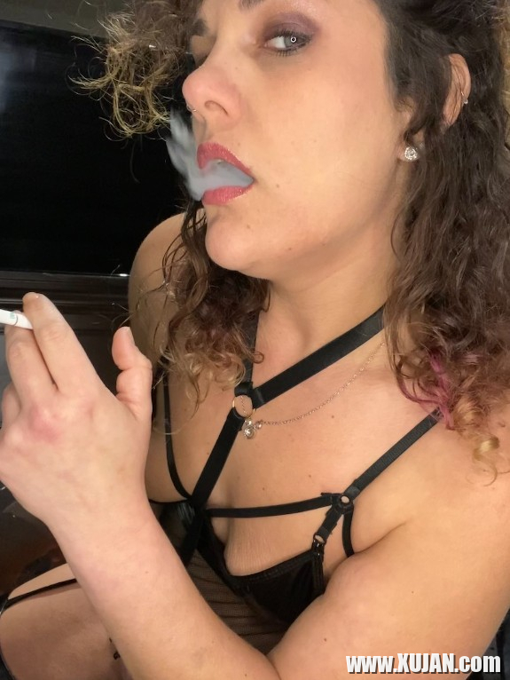 Seqsual Milf Smoker - Photo #2180272