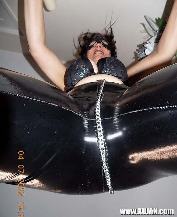 Felling Kinky PVC um - Photo #2187434