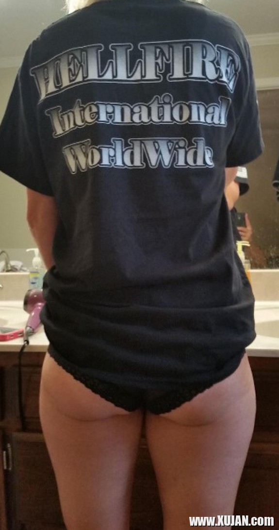 Hot Chick from Christmas Swallow Vid - Photo #2187582