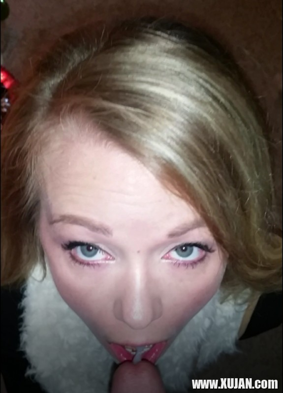 Hot Chick from Christmas Swallow Vid - Photo #2187600