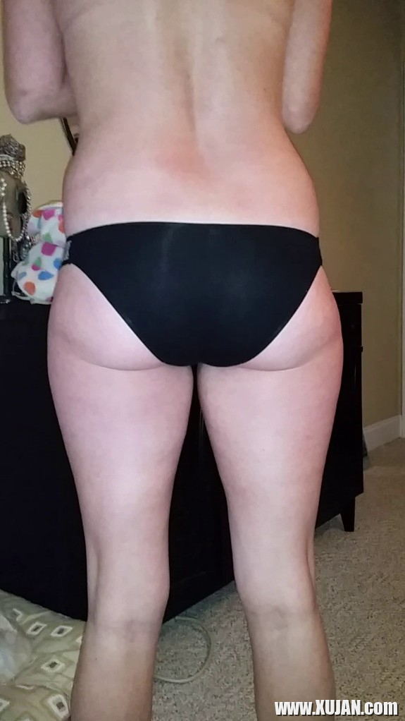 Hot Chick from Christmas Swallow Vid - Photo #2187611