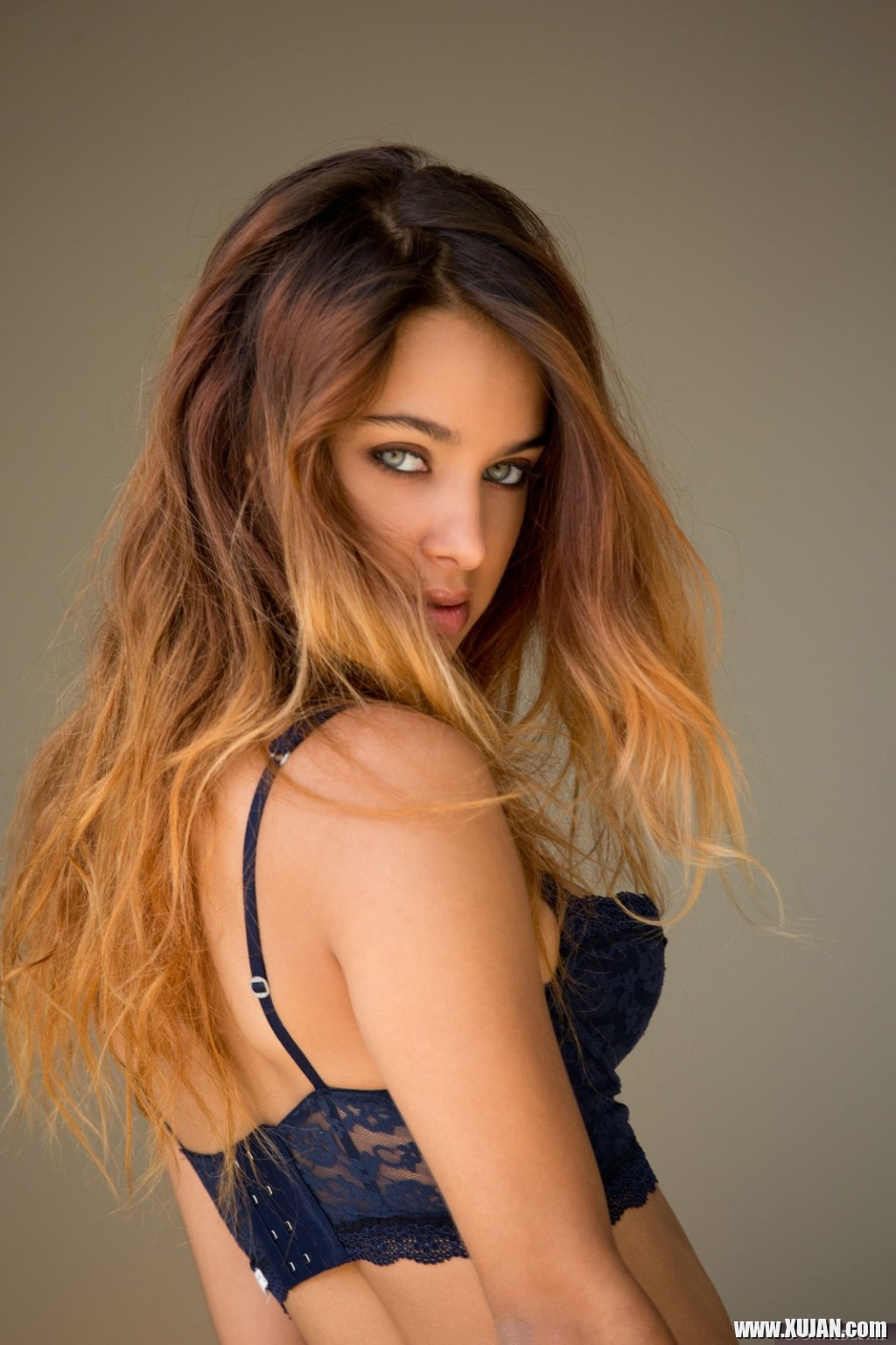 Stunning Uma Jolie slips off her white panties - Photo #2188094
