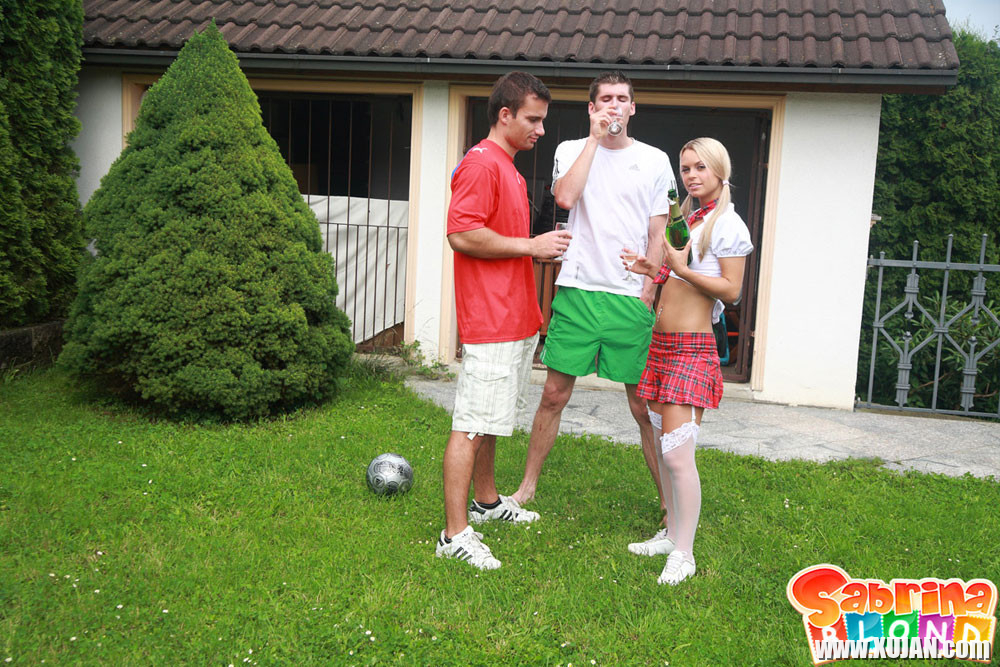 Sabrina Blond getting DP outdoors - Photo #2199345