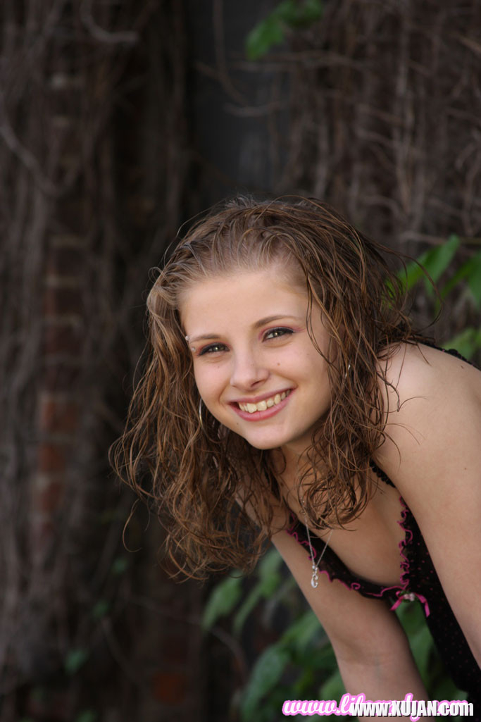Lil Candy poses in her black teddy nightgown - Photo #2203907