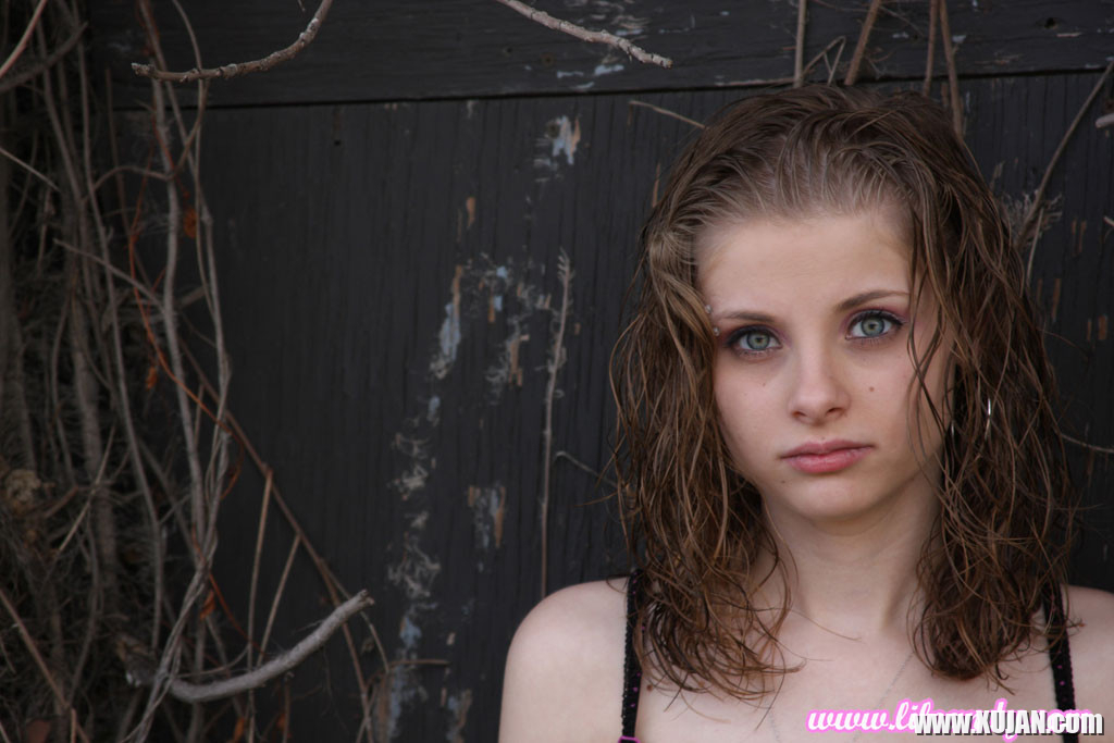 Lil Candy poses in her black teddy nightgown - Photo #2203915