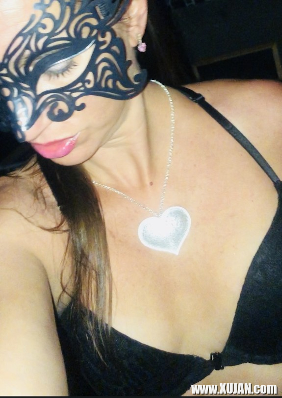 Sexy Vampire Babemdash Kataryal tsitsikner Nipples - Photo #2205576