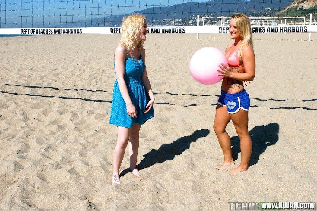 Cali Carter and Catie Parker make love after volleyball - Photo #2210451