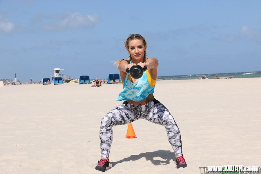 Blonde coed Cali Carter bangs her personal trainer - Photo #2210513