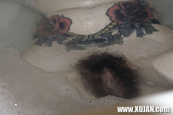 Leg Shaving Bath Time Fun - Photo #2213001