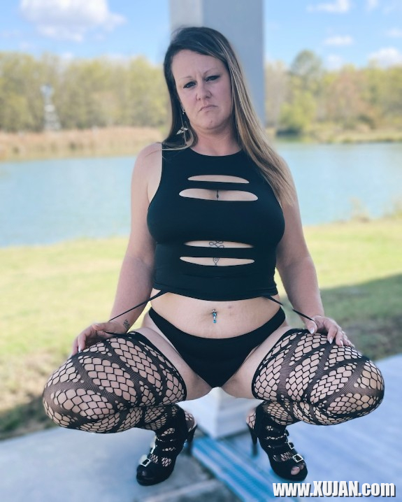 PAWG Poolside - Photo #2213270