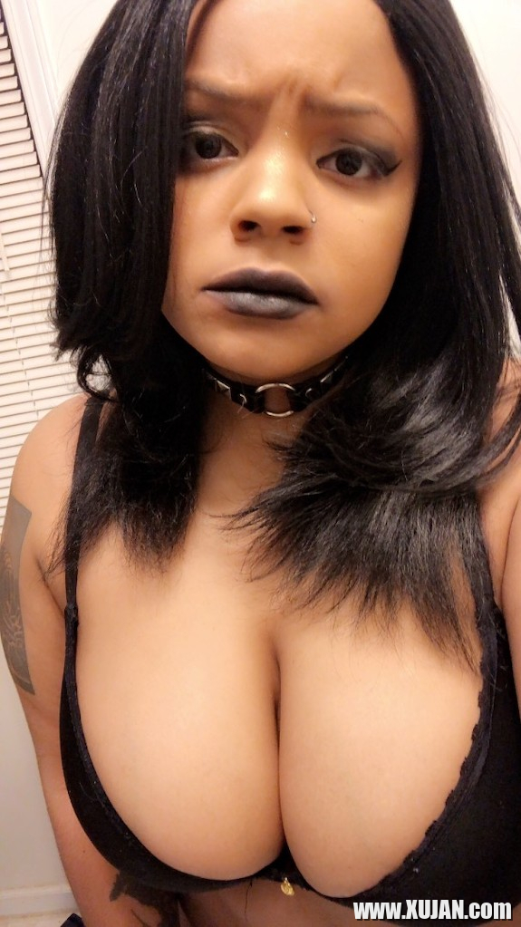 Big Tiddie Goth Gf Teases - Photo #2217860