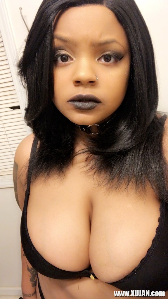 Big Tiddie Goth Gf Teases - Photo #2217863