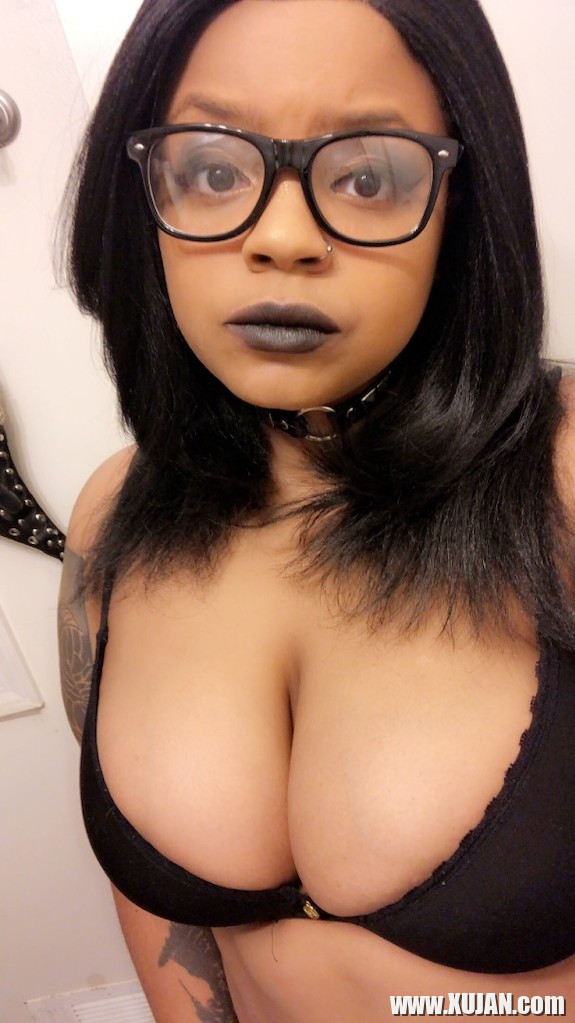Big Tiddie Goth Gf Teases - Photo #2217864