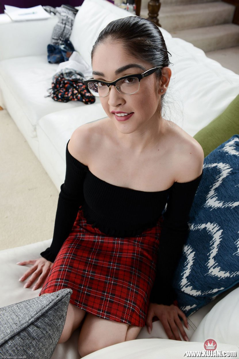 Tiny brunette girl Jericha Jem exposing her hairy lovebox - Photo #2226178