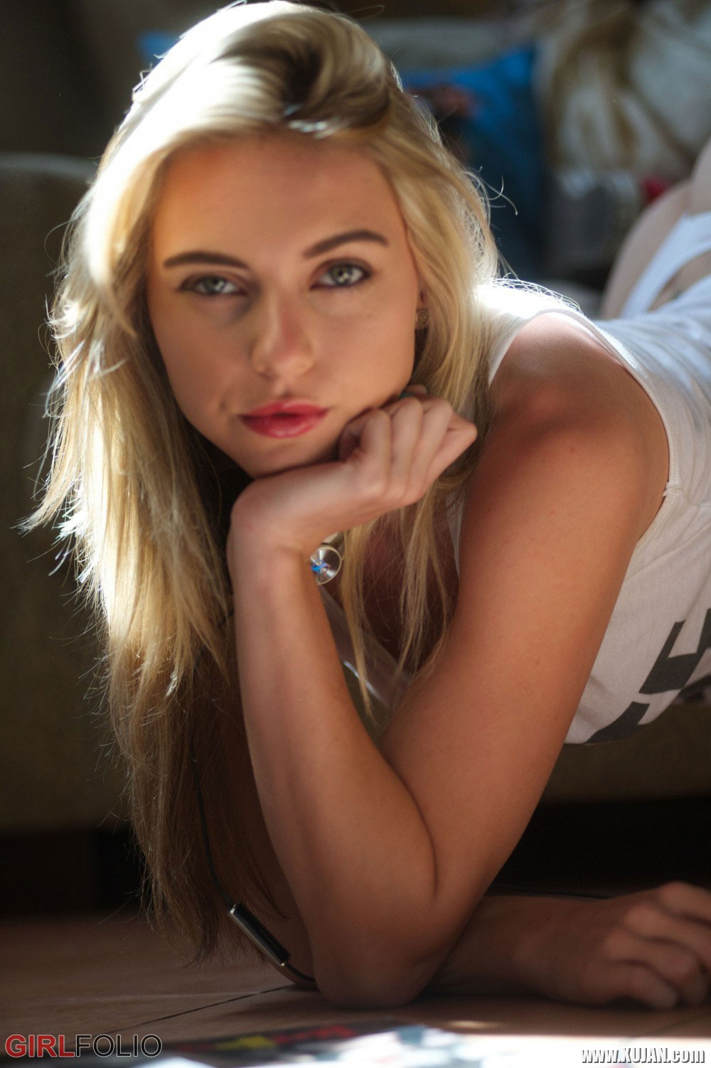 Blonde Chloe relaxes in the warm morning sun - Photo #2235407