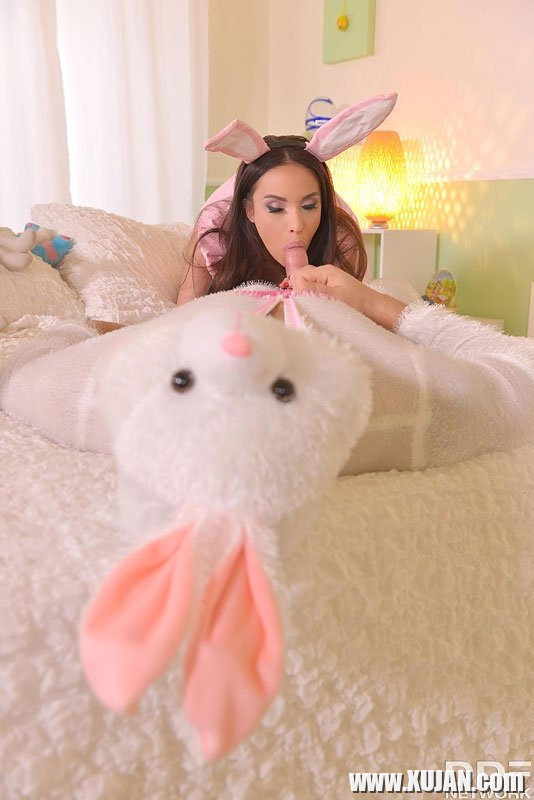 Sexy Tasty Easter Bunny A Horny Milf39s Cosplay Adventure - Photo #2253497